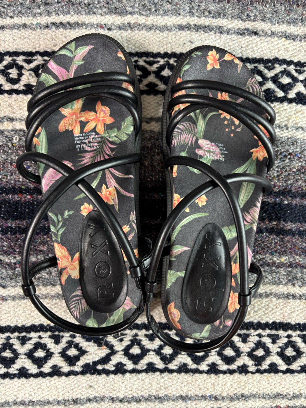 Roxy Island Floral Black Brooke Strappy Platform Sandals Size 8 women’s